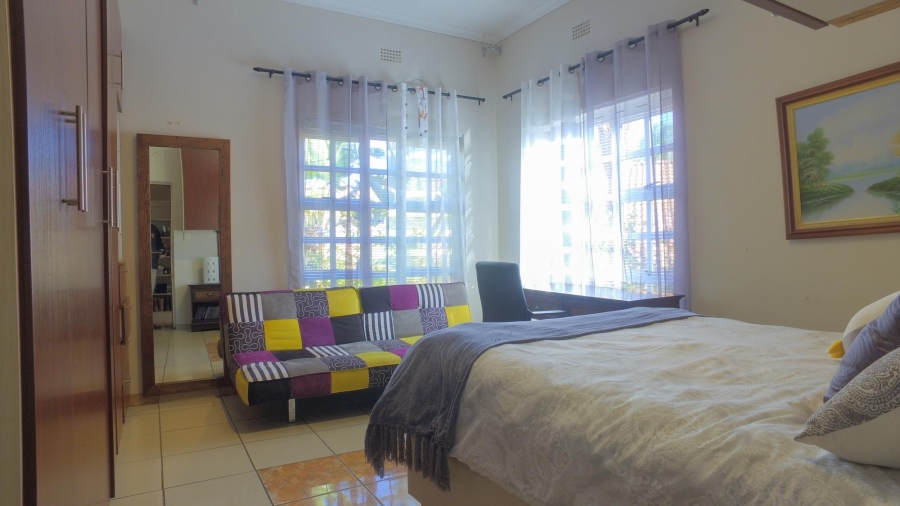 5 Bedroom Property for Sale in Azalea Park North West